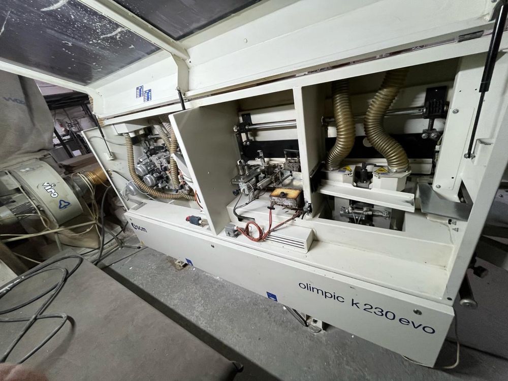 Кромкооблицовочный станок scm