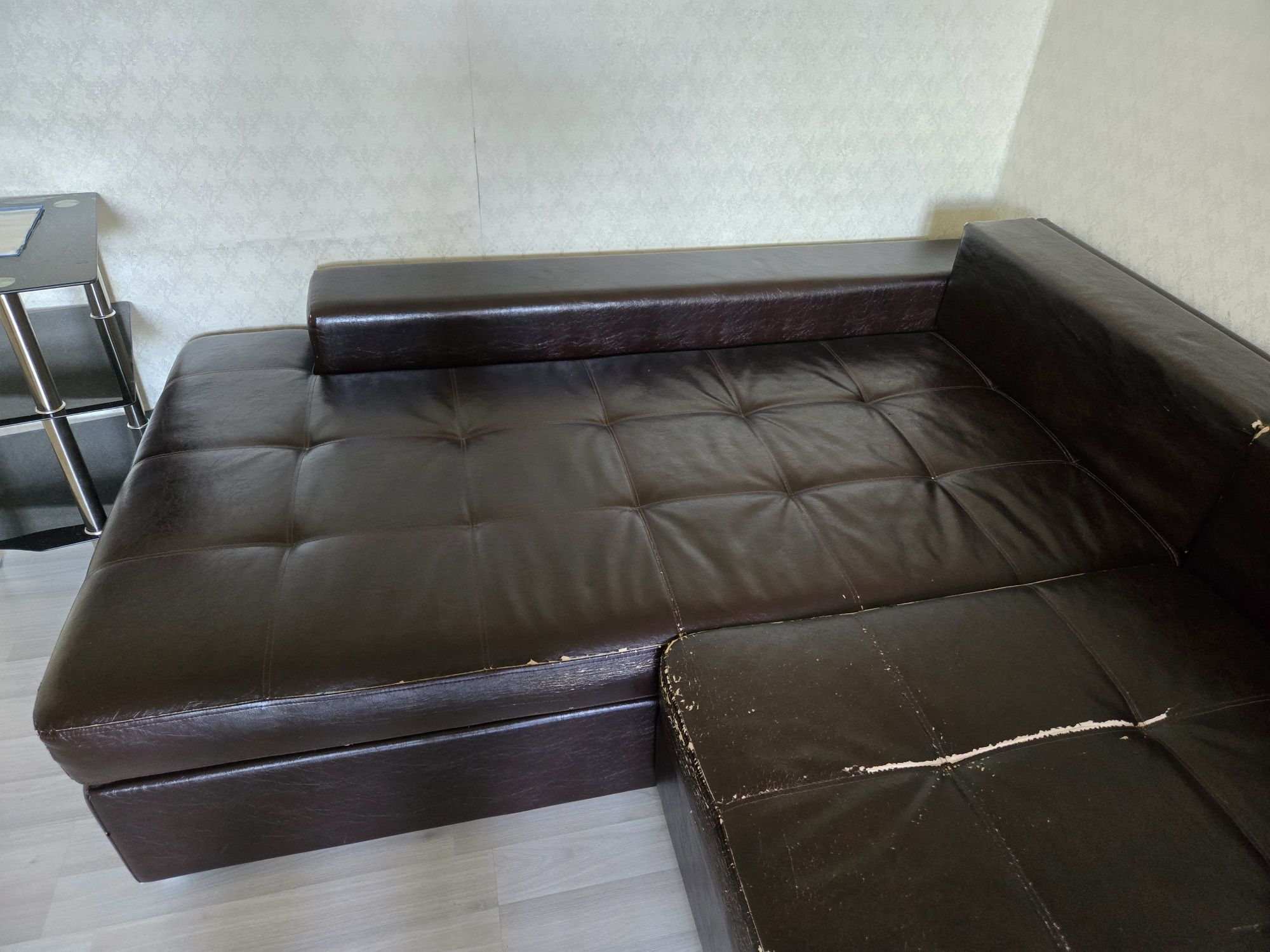 Продам б/у диван