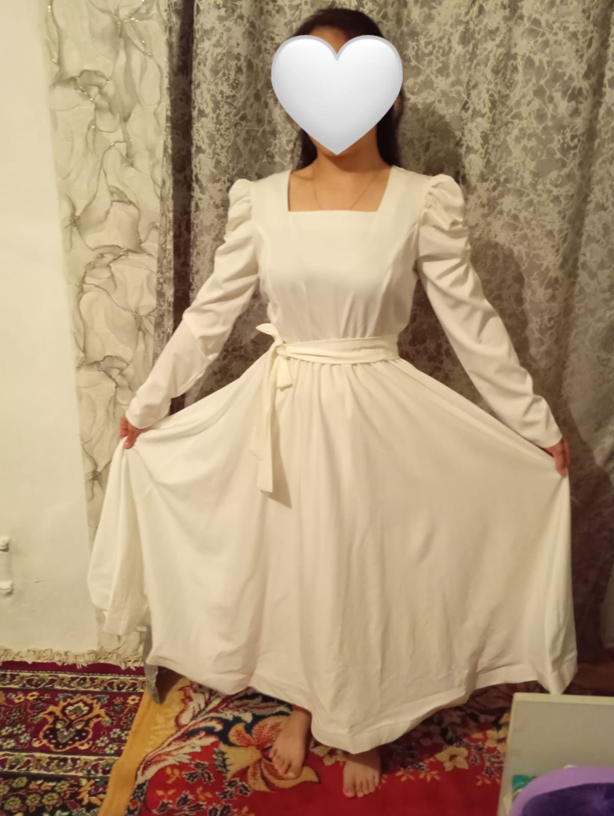 Белое вечернее платье