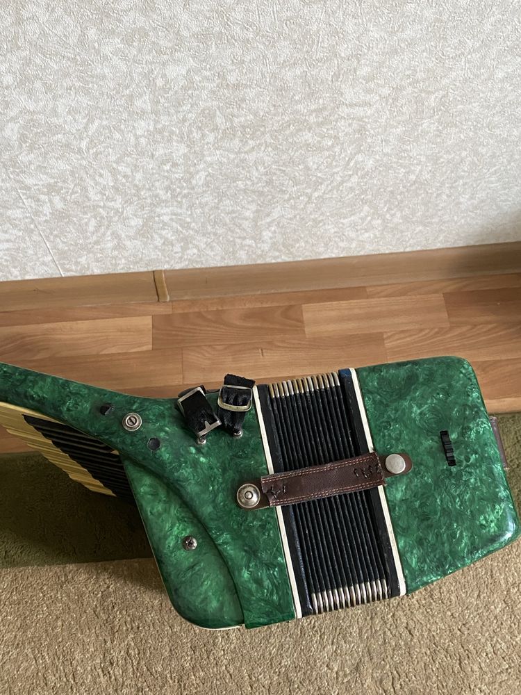Продам аккордеон срочно
