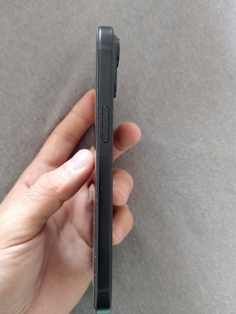 Iphone 15 128gb в отличном состояний