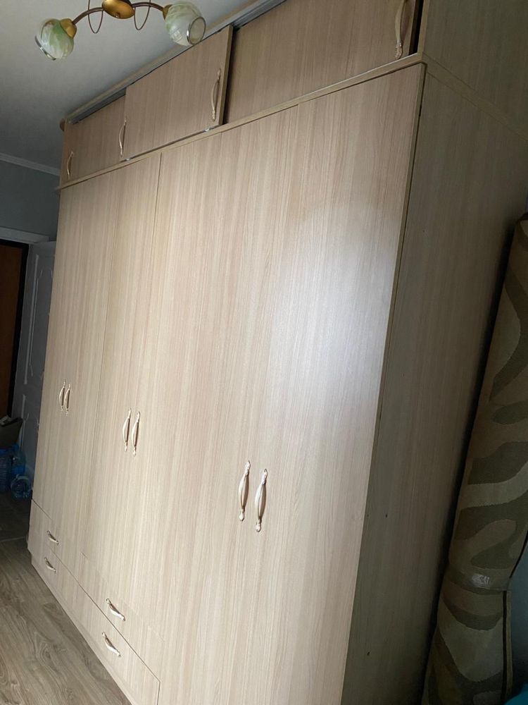 Продам прихожку. Большая и вместимая. Продаю в связи с ремонтом