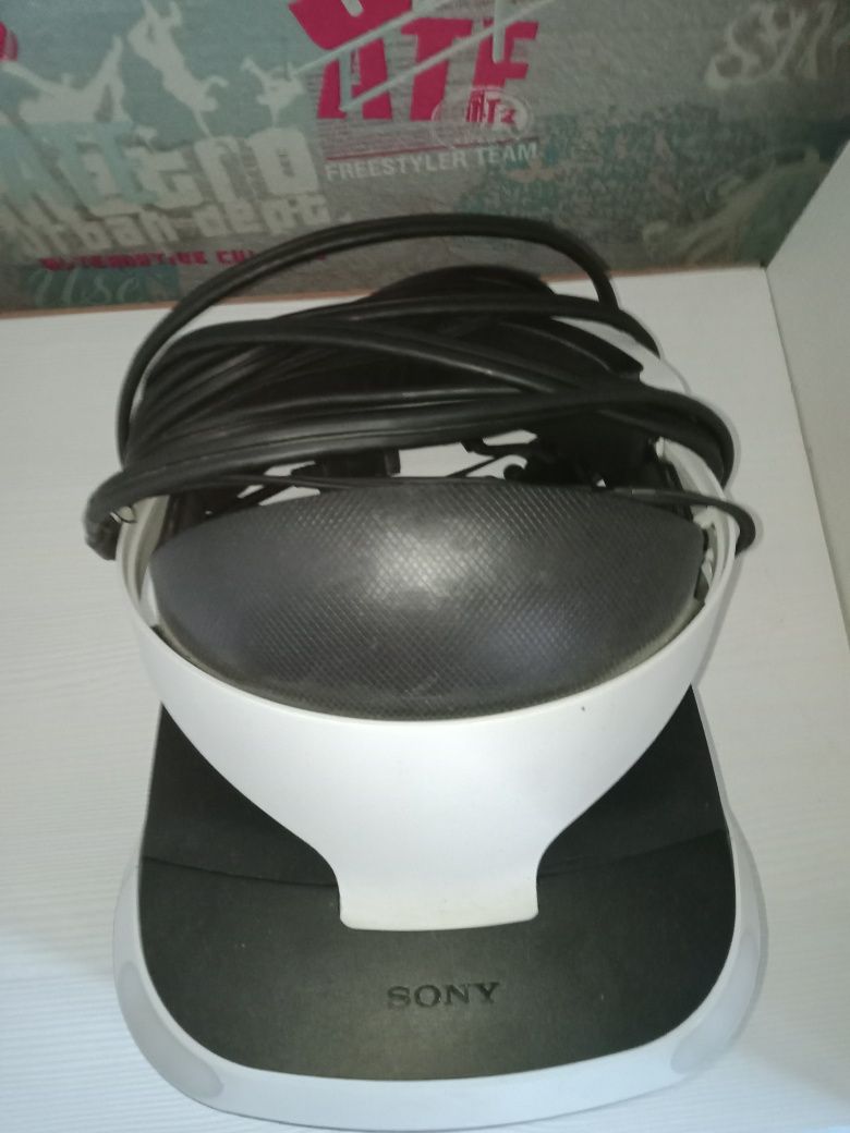 Продается PS4 VR мувы и 1 джойстик.