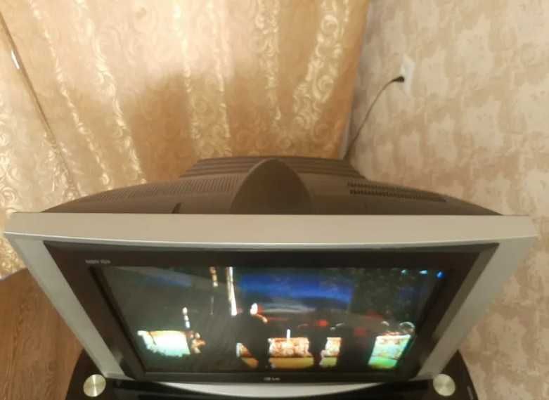 В хорошем состояние Телевизор LG с Диагональю 53 см есть Wi-Fi YouTube