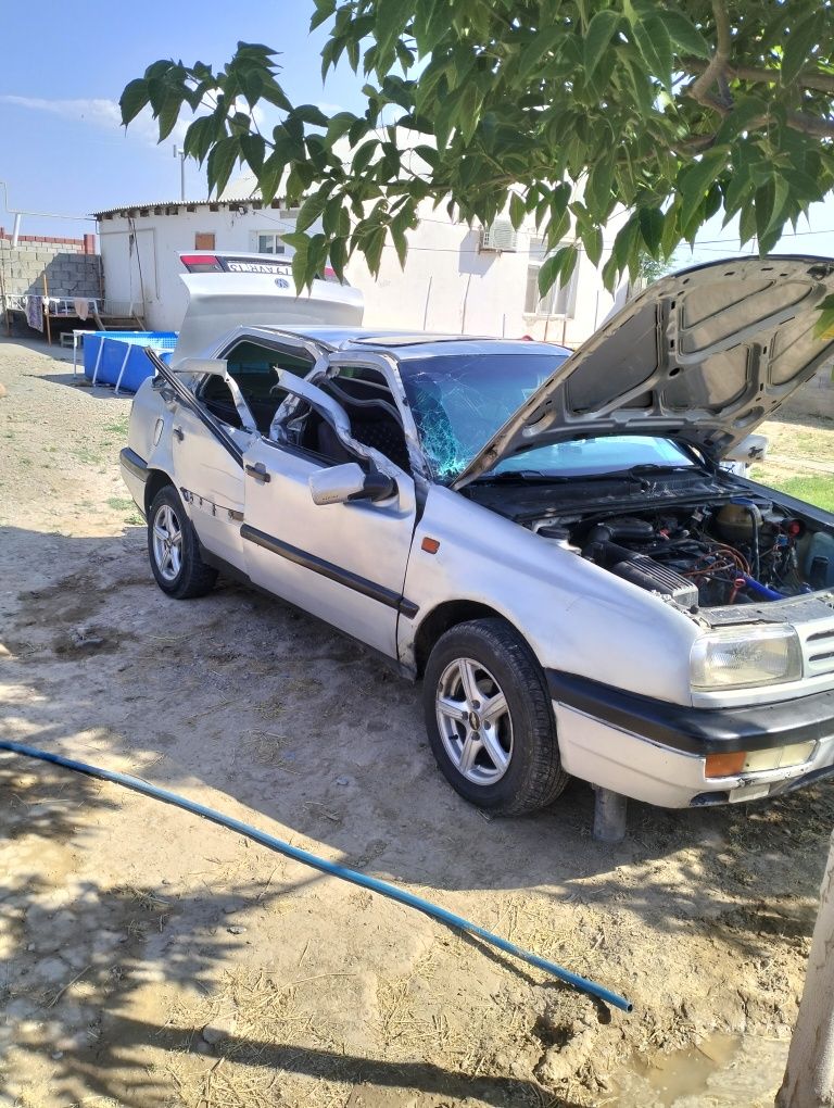 Фолсваген Венто 1.8