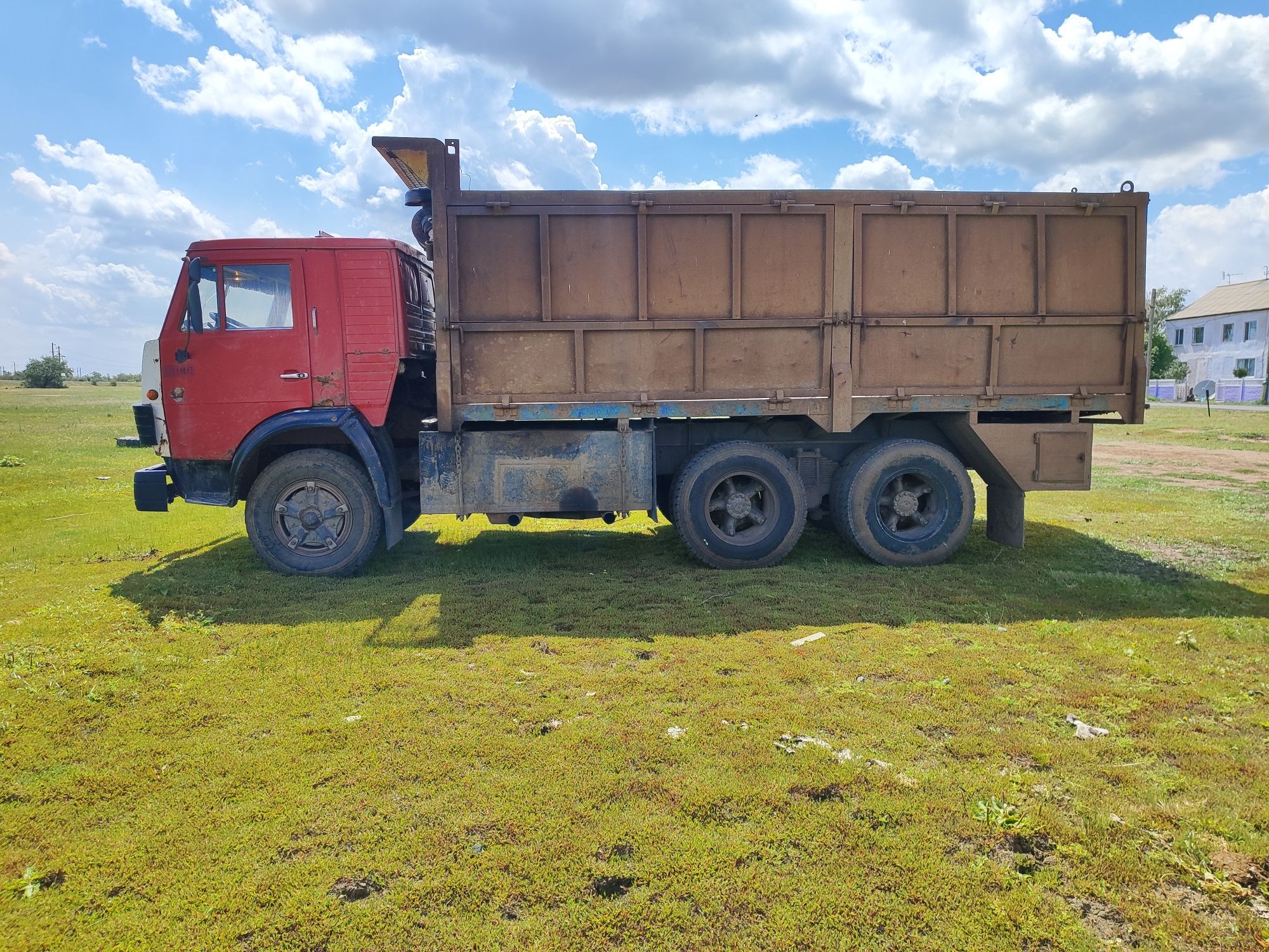 Продам КамАЗ. Бортовой