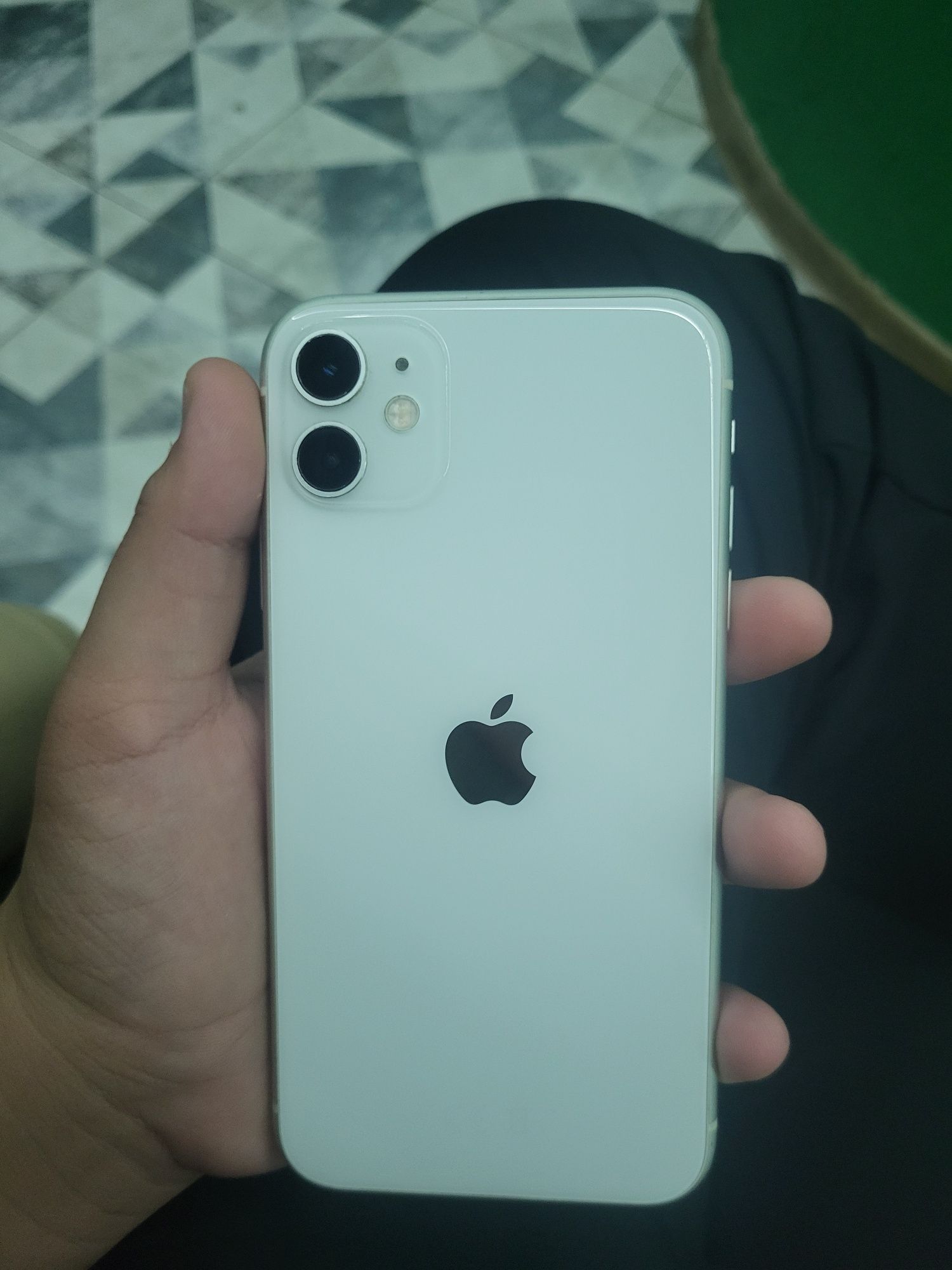 Продам iPhone 11 64gb