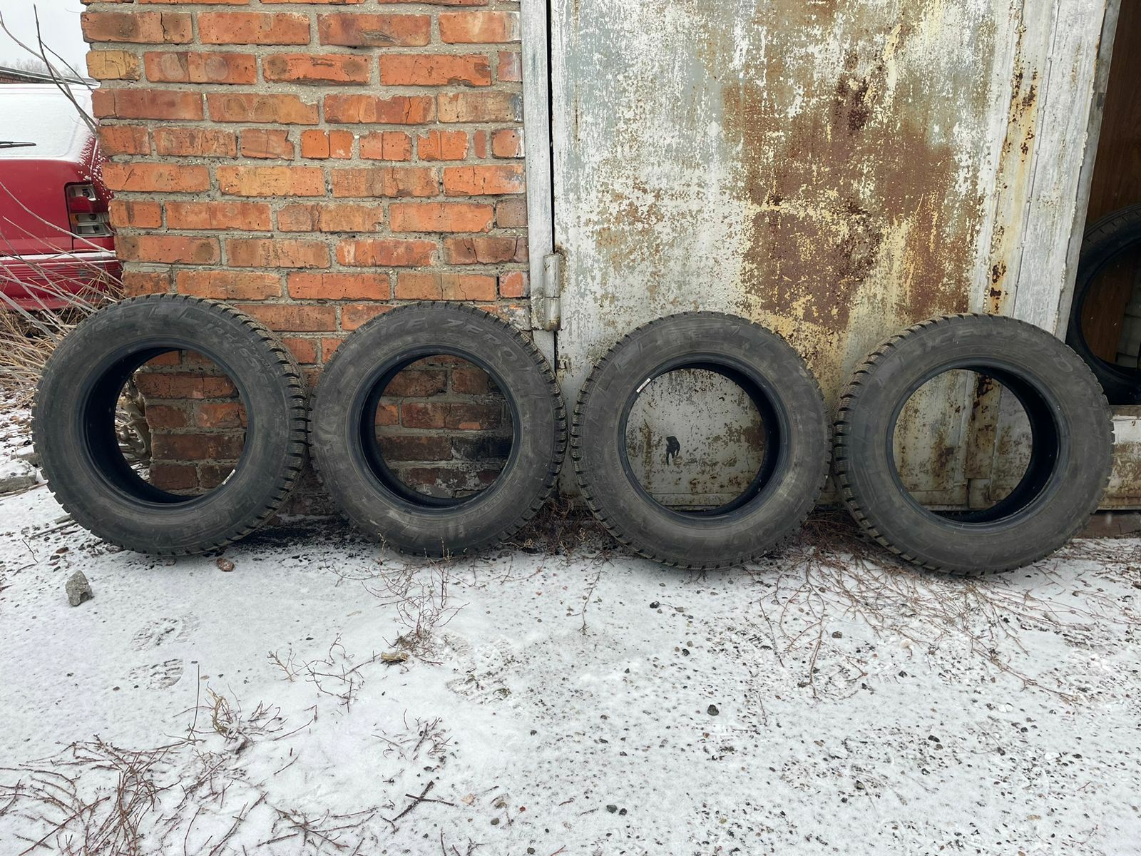 Продам зимние шины б/у