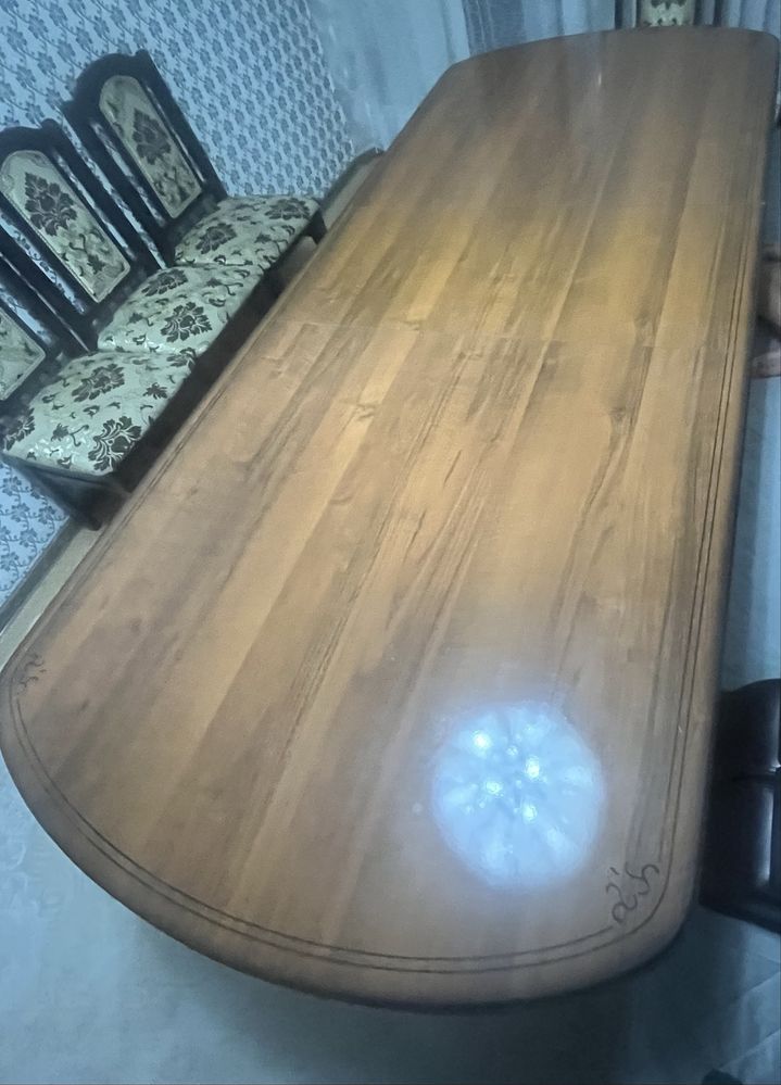 Стол для гостинный