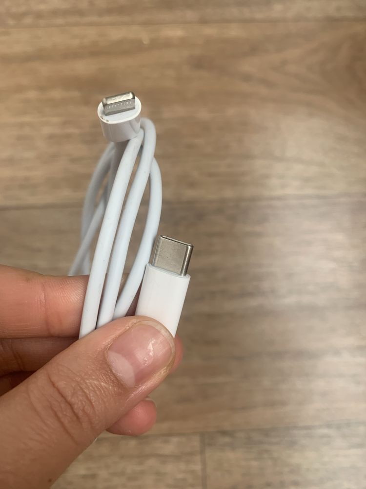 Оригинальная зарядка Apple продаю