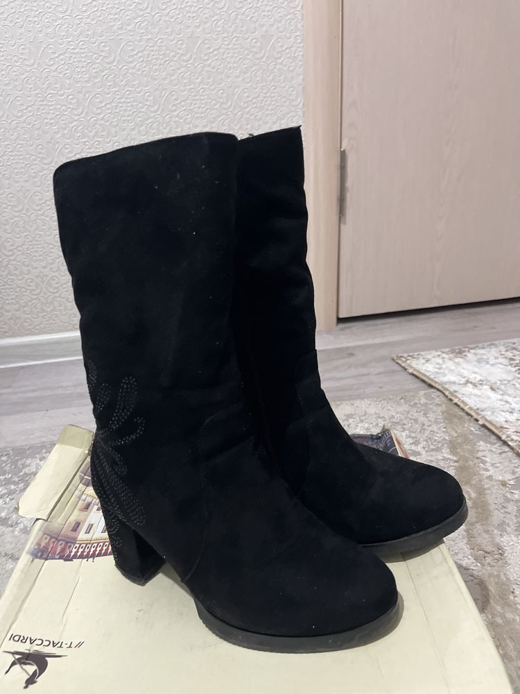 Продается женские сапоги рр 38