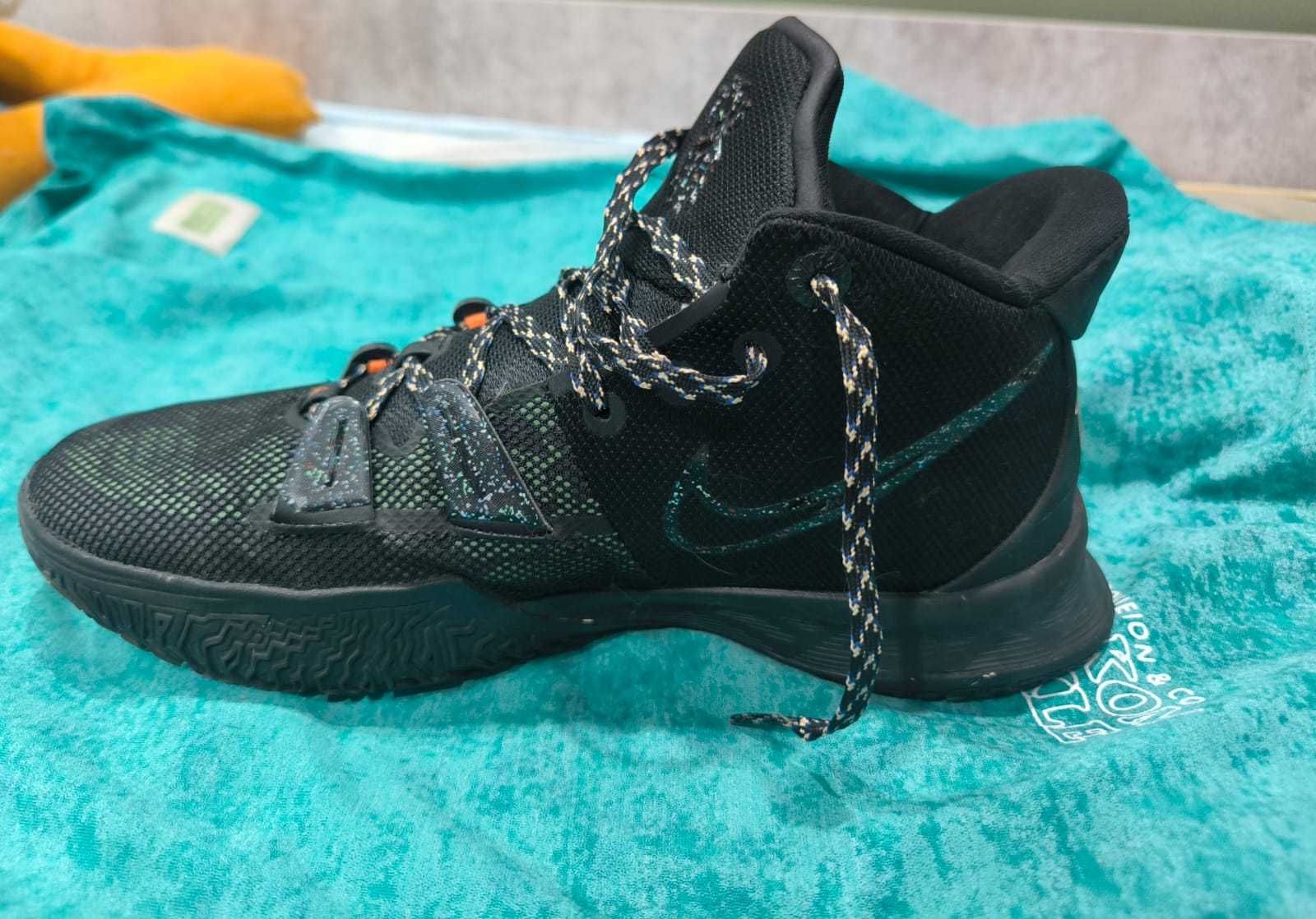 Кроссовки KYRIE 7.Хорошее состояние. 43 размерр