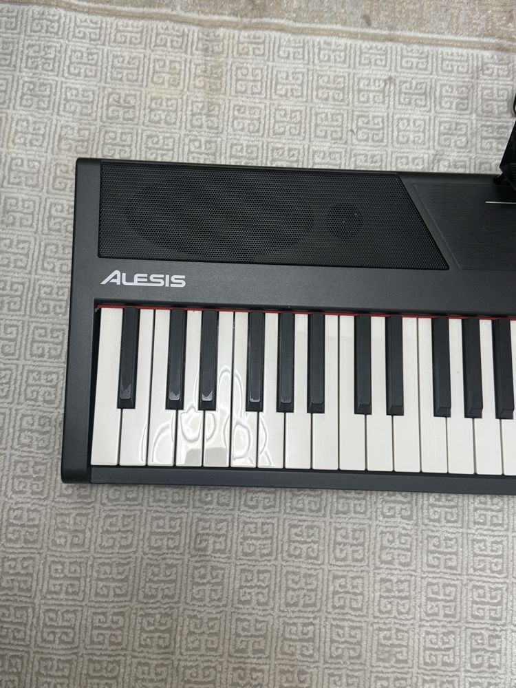 Продается цифровое пианино Alesis recital в отличном состоянии