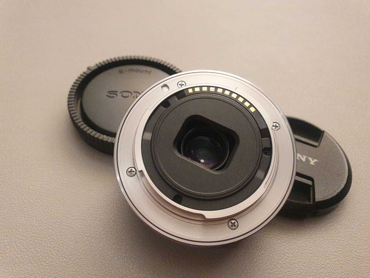 Объектив Sony E 16mm F/2.8 (SEL16F28)