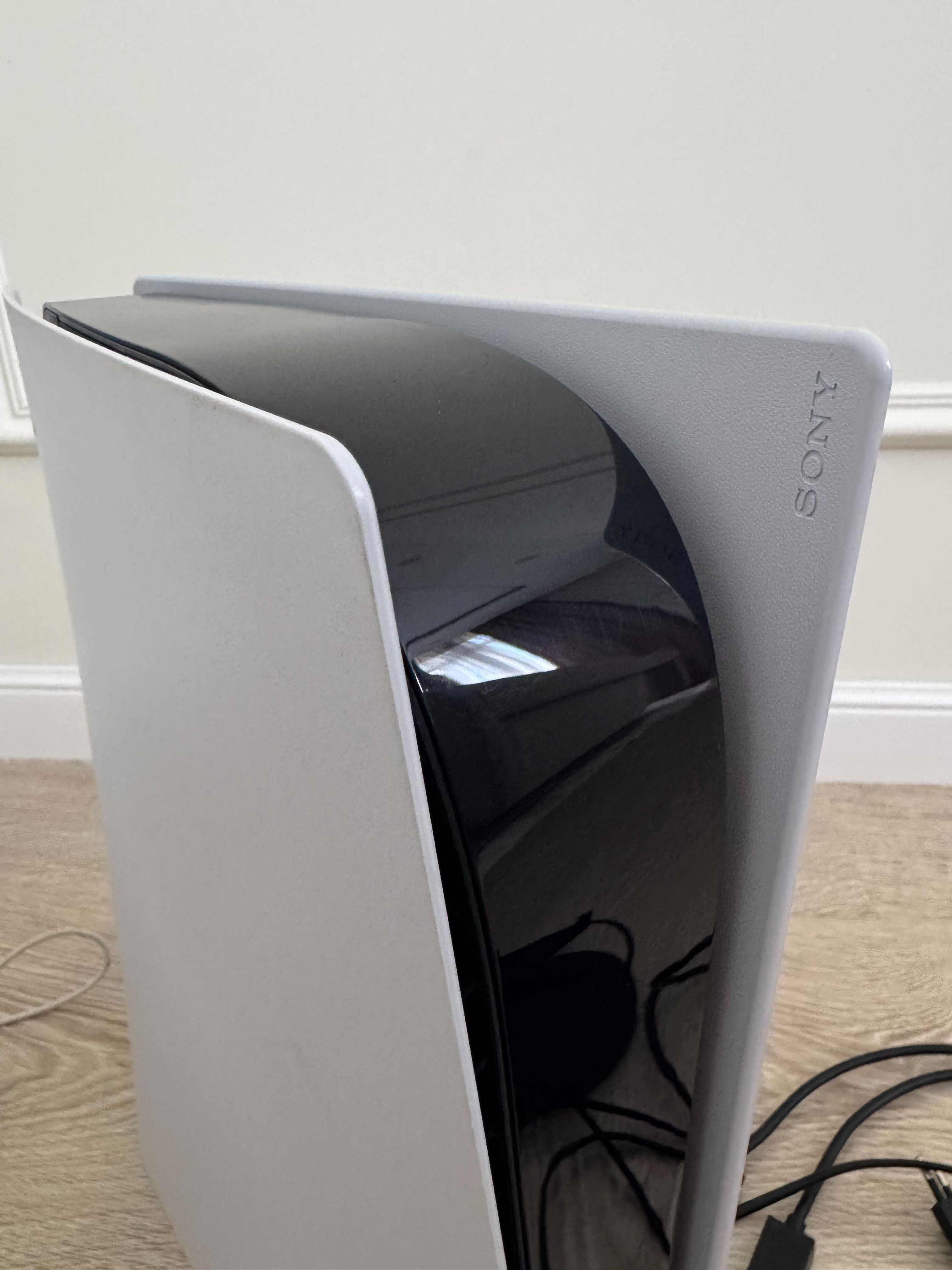 Продаю PlayStation 5 (825 GB SSD, с дисководом) — отличное состояние