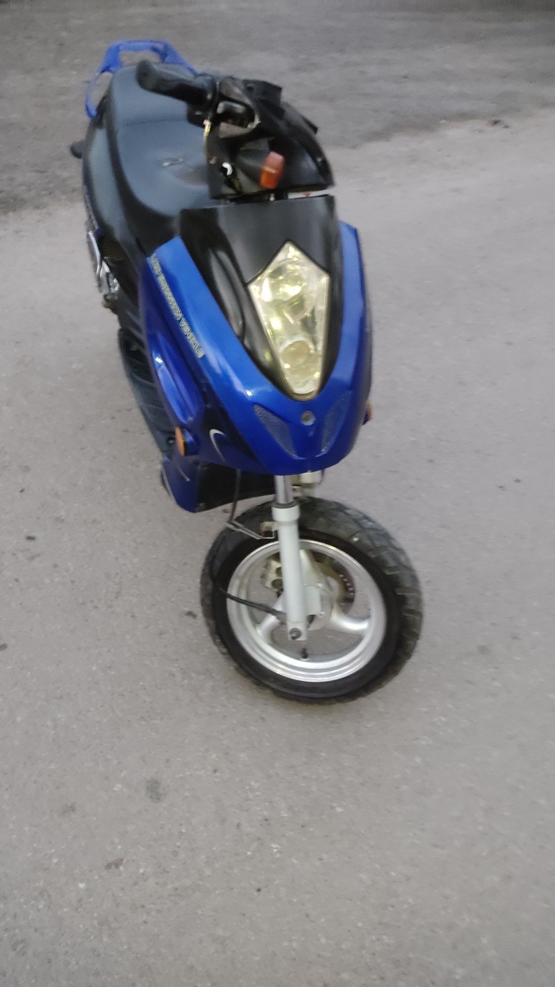 Продам скутер 80 кубов