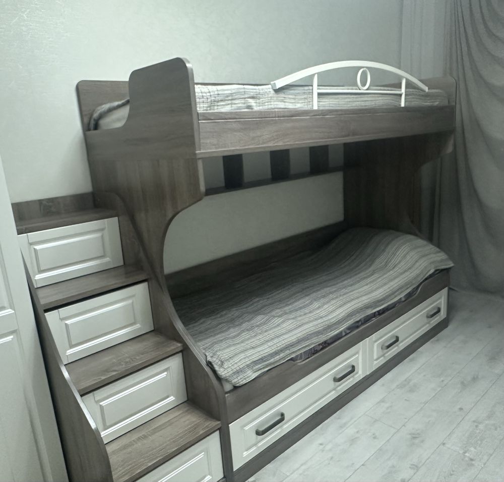Продам двухьярусную кровать