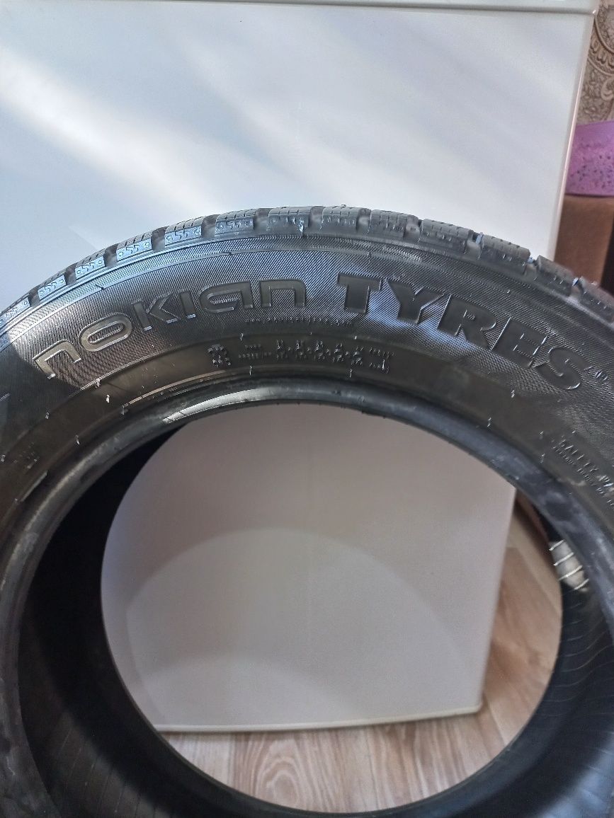 Шины"NOKIAN 7 "зимние ,шипы 205/60/16.