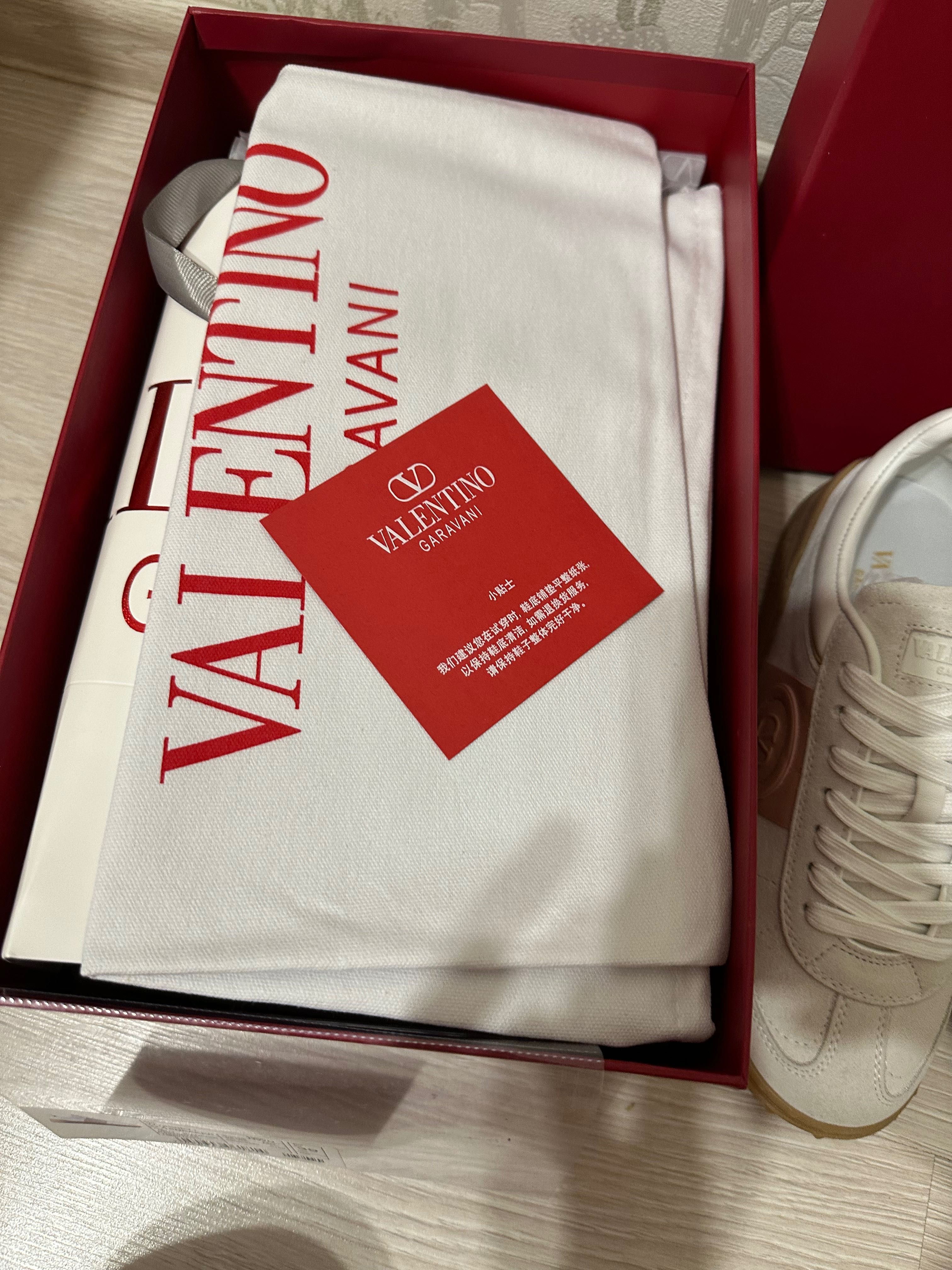 Кеды Valentino изготовлены на фабрике