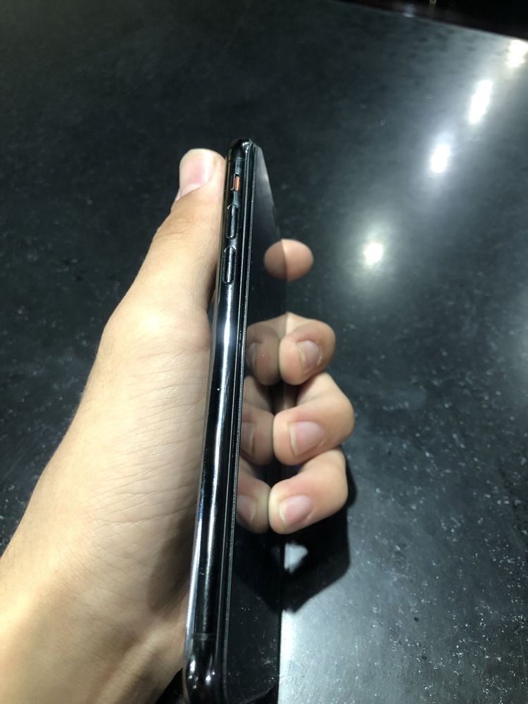 iphone xs        .
