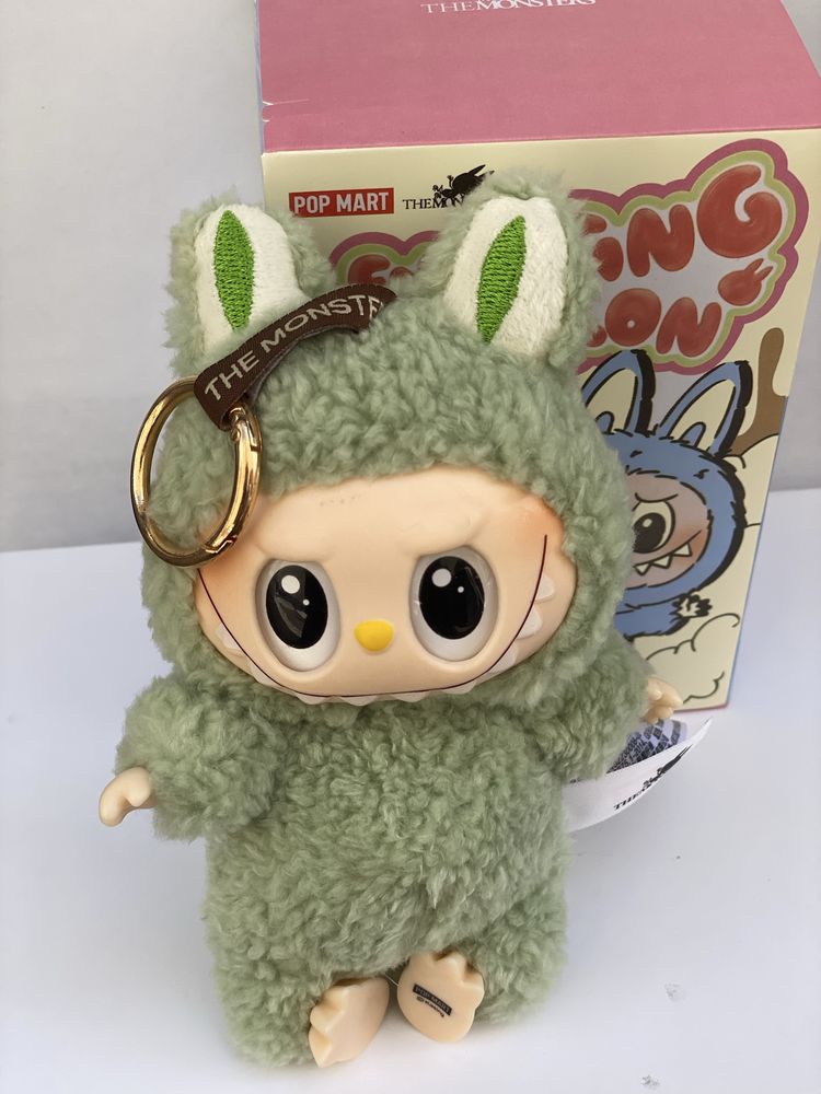 Labubu exiting macaron Лабубу