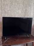 срочно продаю телевизор TCL 32 дюйма Smart TV с Wi-FI.