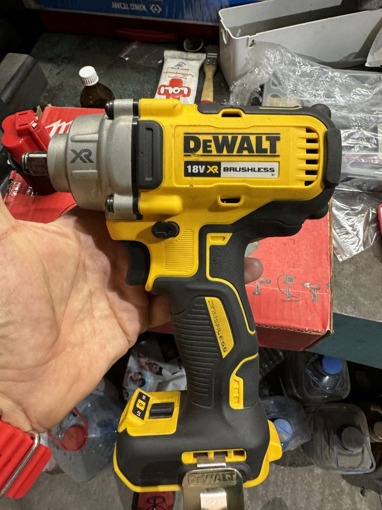 Гайковерт БЕЗ ЩЕТОЧНЫЙ  DEWALT DCF894n батарея 2.0Ah  З/У 4А.