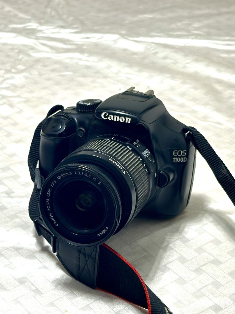 Фотоаппарат 1100D канон