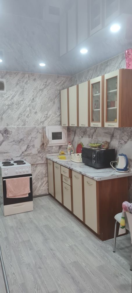 Сдаю по часам  по суткам 1кв . 1ком. Квартиру