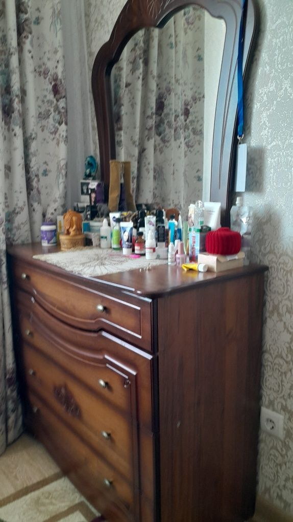 Спальный гарнитур