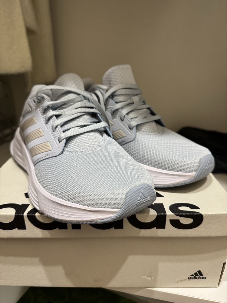 Кроссовки Adidas женские ,38 размер