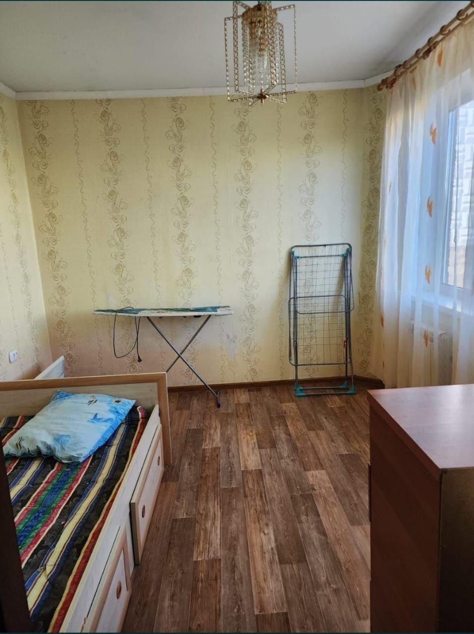 Продам 4-хкомнатную квартиру по пр Металлургов 6.