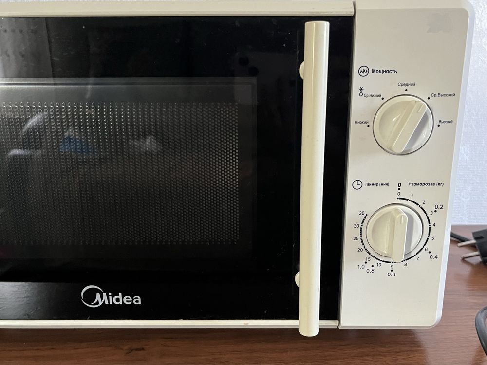 Микроволновка Midea