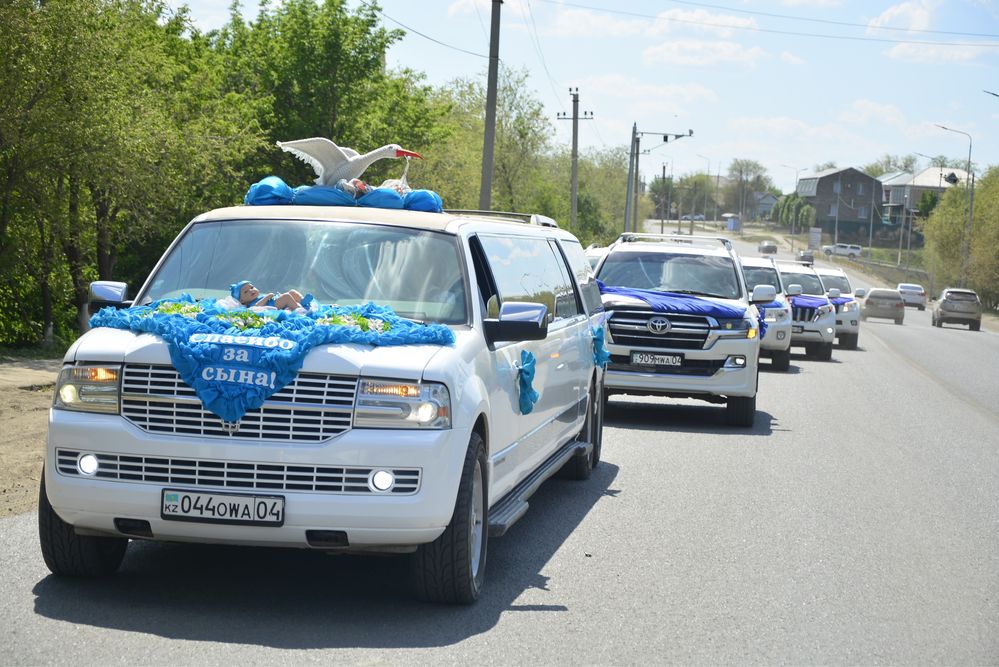 Выписка из Роддома Лимузин Аренда Авто Прокат Кортеж Картеж Роддом Той