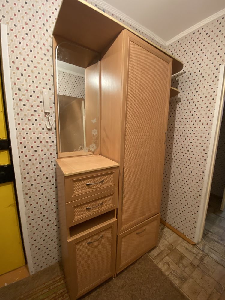 продам шкаф. Прихожую. б/у