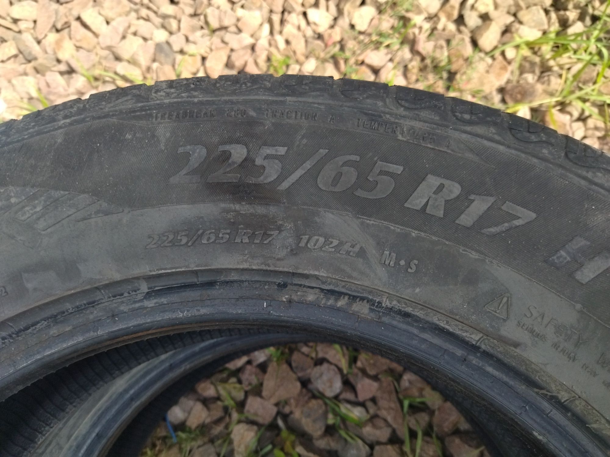 Продам два балона 225/65/-17