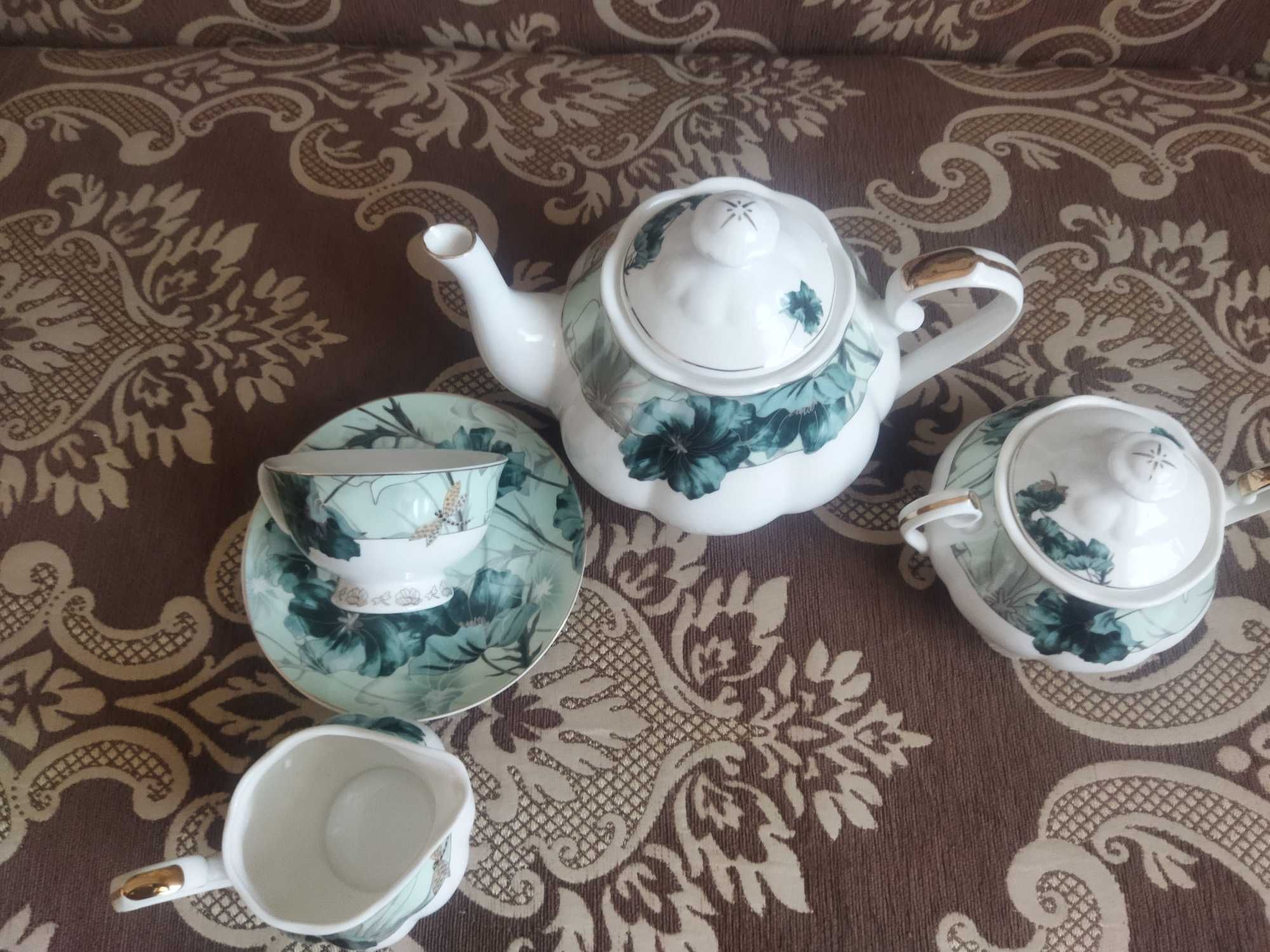 Фарфоровый сервиз. На шесть персон.