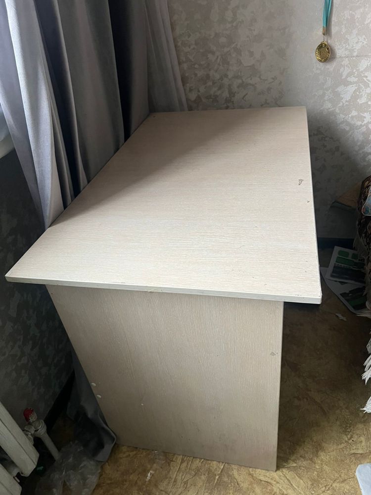 Продам стол срочно!