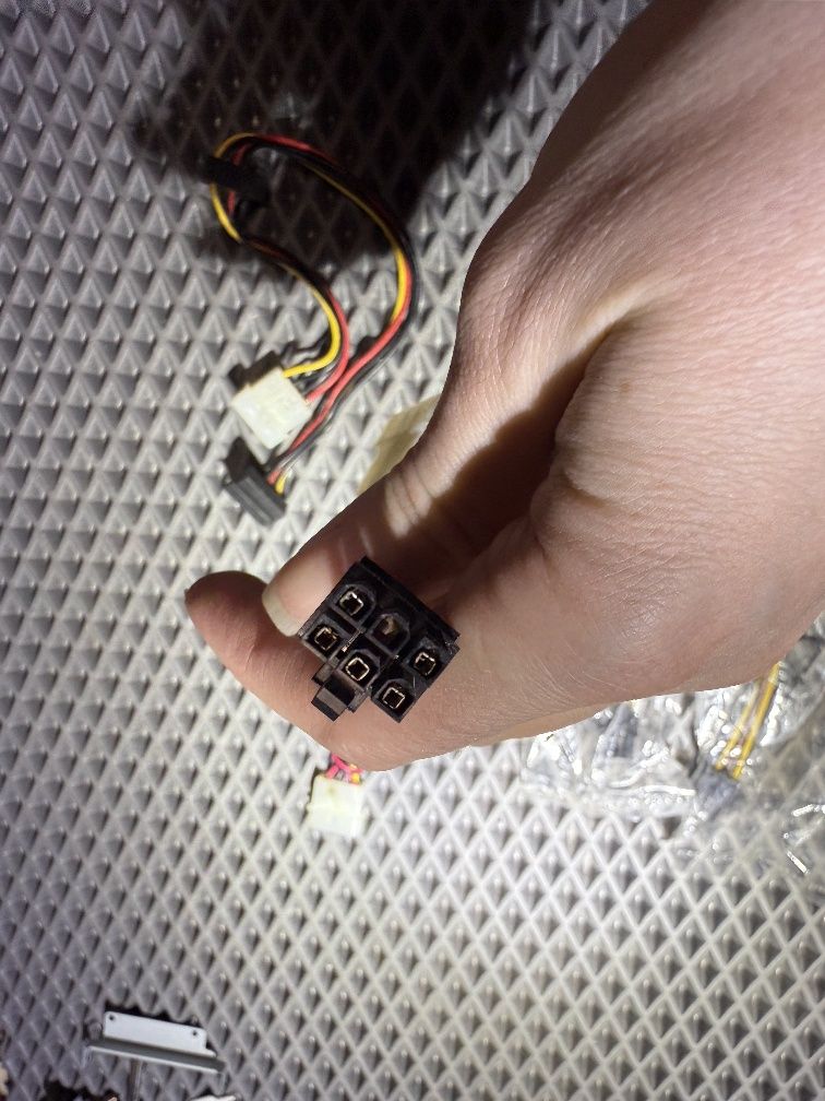 Переходники питания для видеокарт (2x MOLEX на 6-pin, новые)