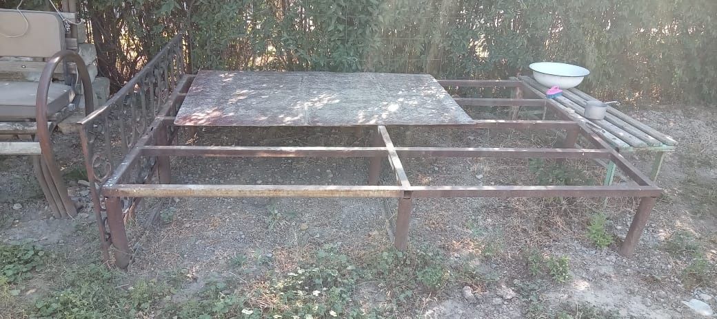 Продам  тапчан железный.