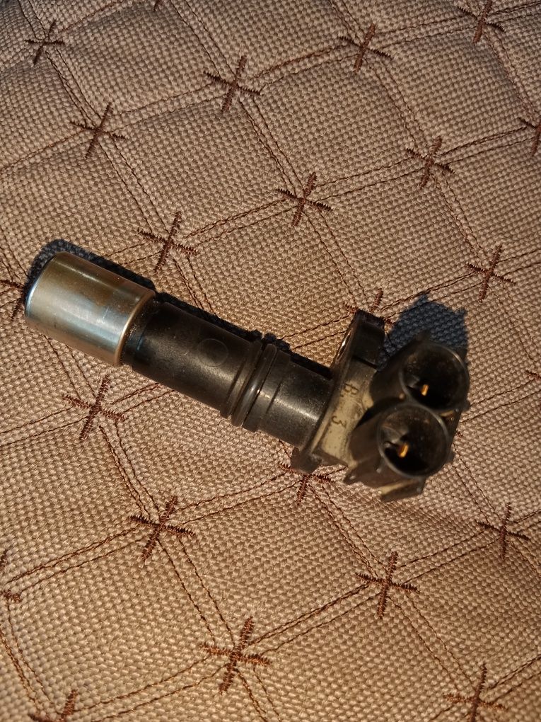 Продам датчик коленвала.