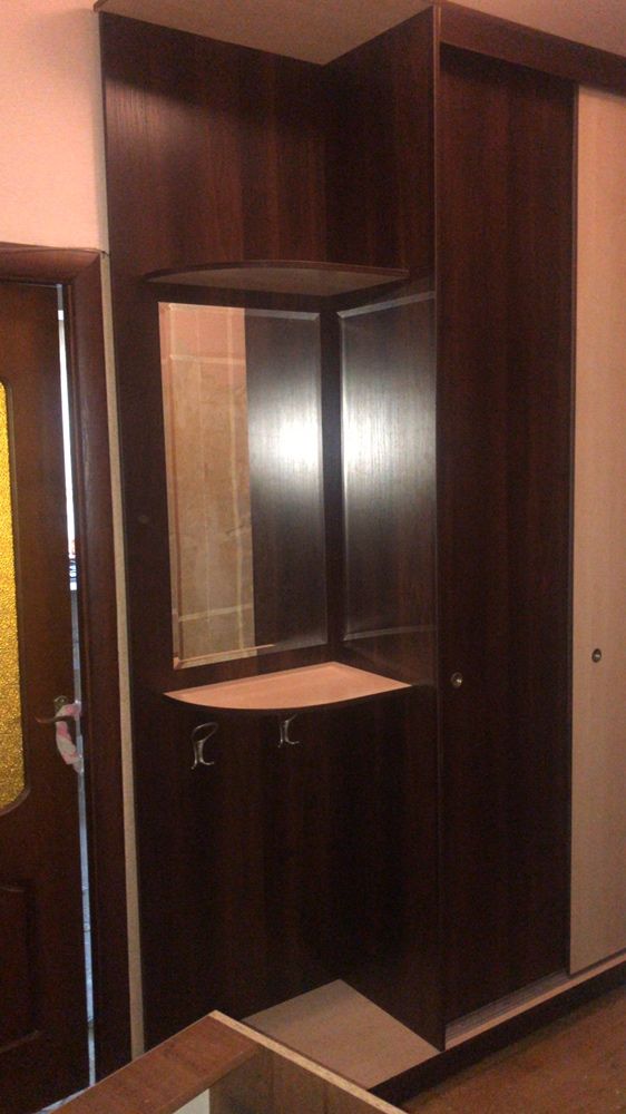 Большой шкаф в прихожую.