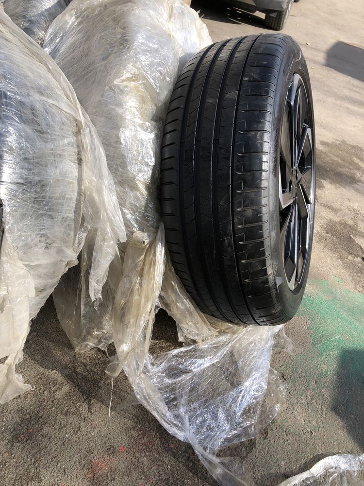 Комплект шины Pirelly + диски  на Zeekr 265/45/ R21 Sport