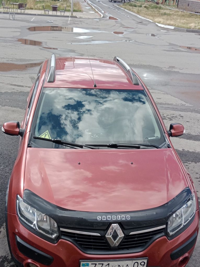 Автомобиль Рено Сандеро Степвей