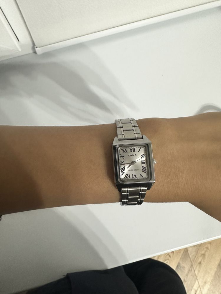 Продам Casio женские часы в идеальном состоянии