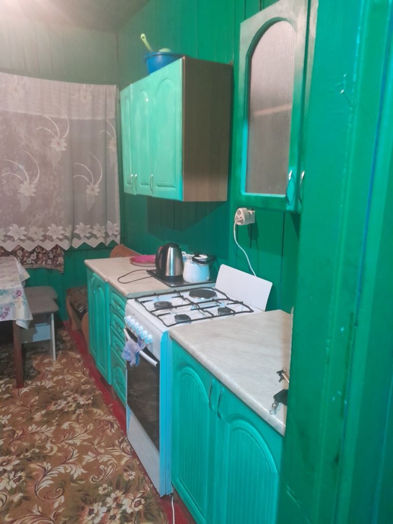 Дом на земле частный на 6 человек три комнаты ,кухня двор большой,