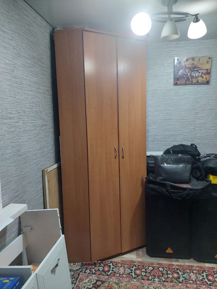 Продам угловой шкаф