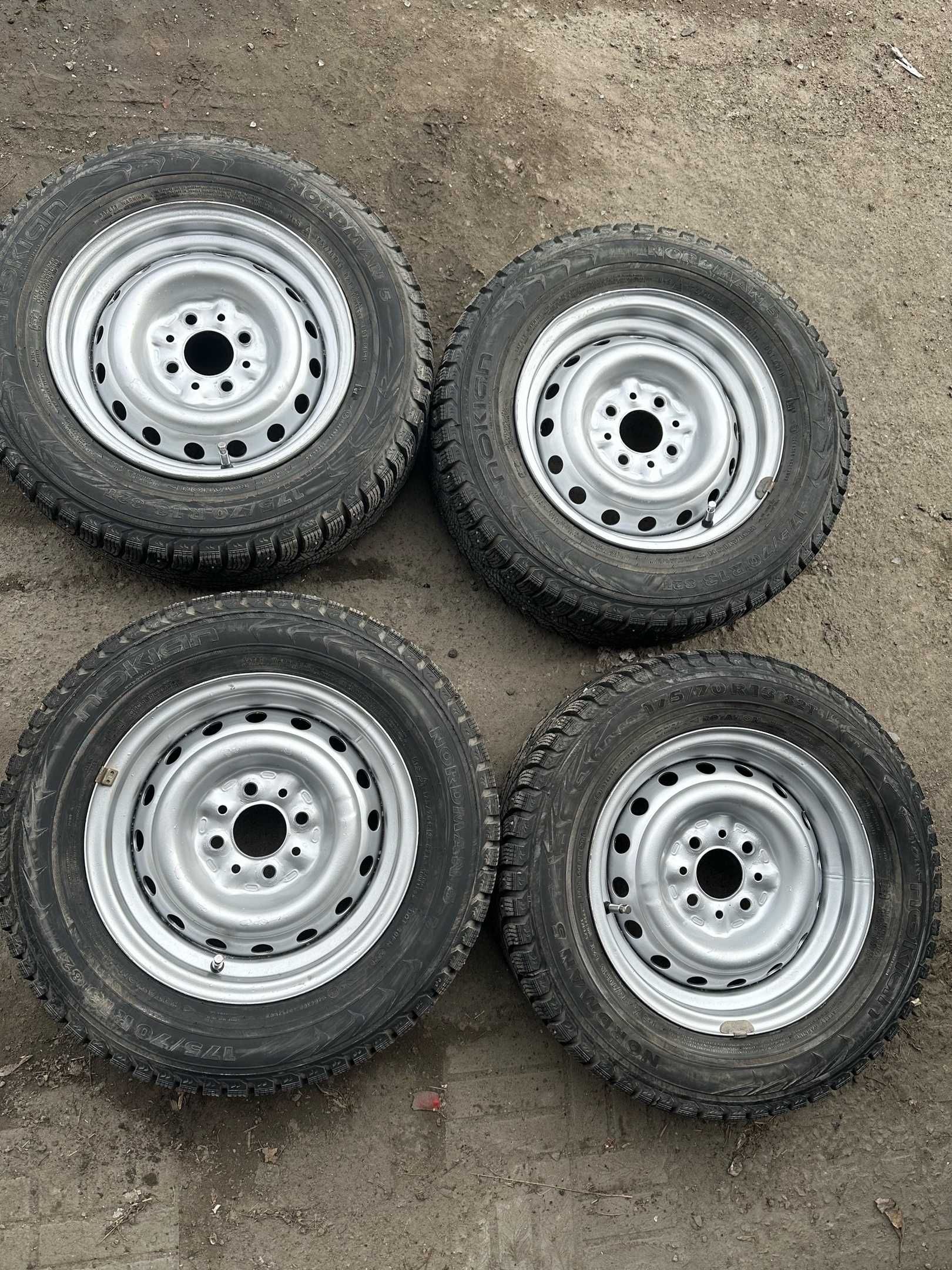 Диски R13 с зимней резиной Nokian 175/70