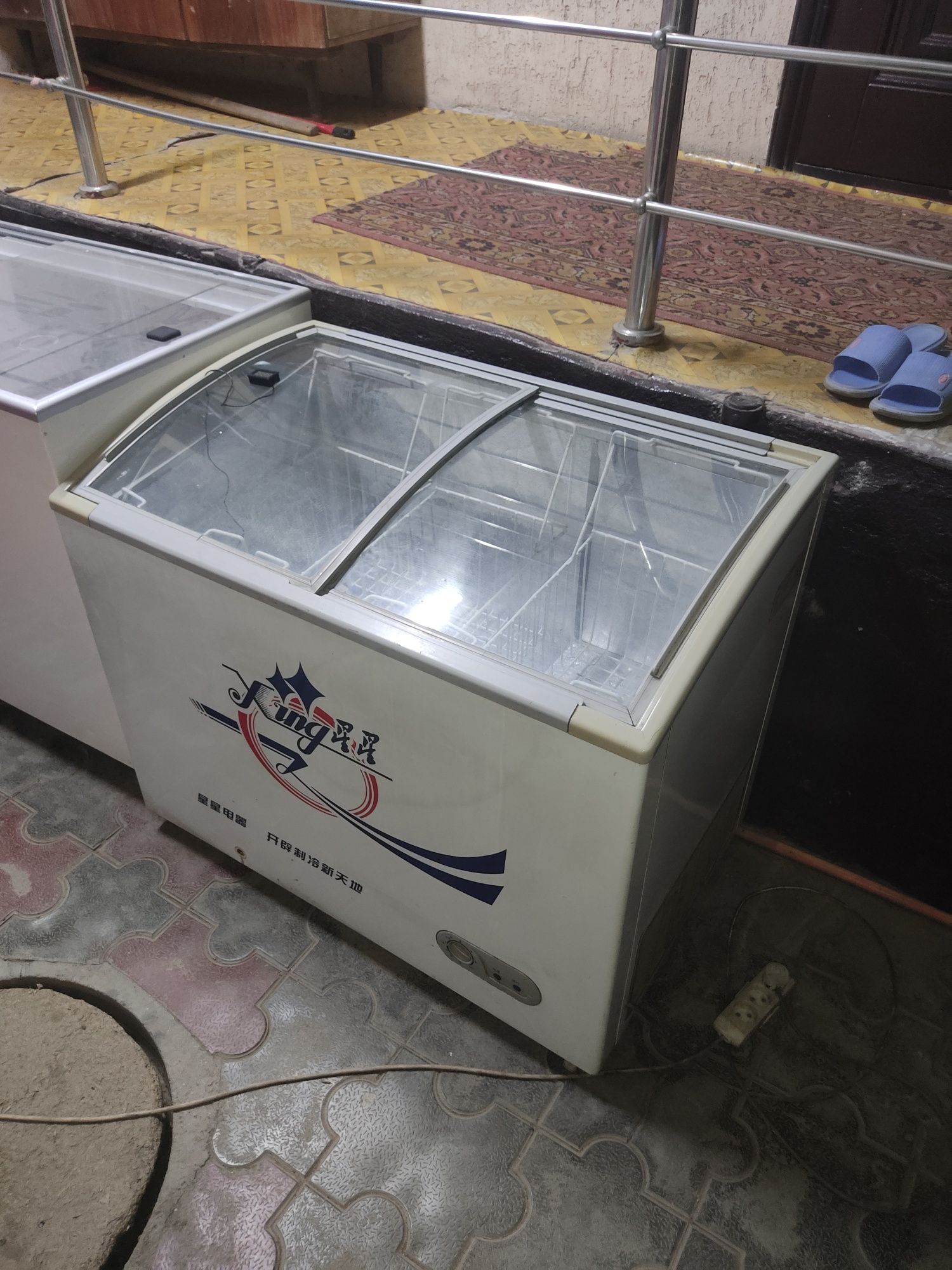 Морозильник стеклянный с доставкой