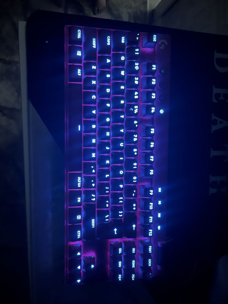 игровая клавитура logitech